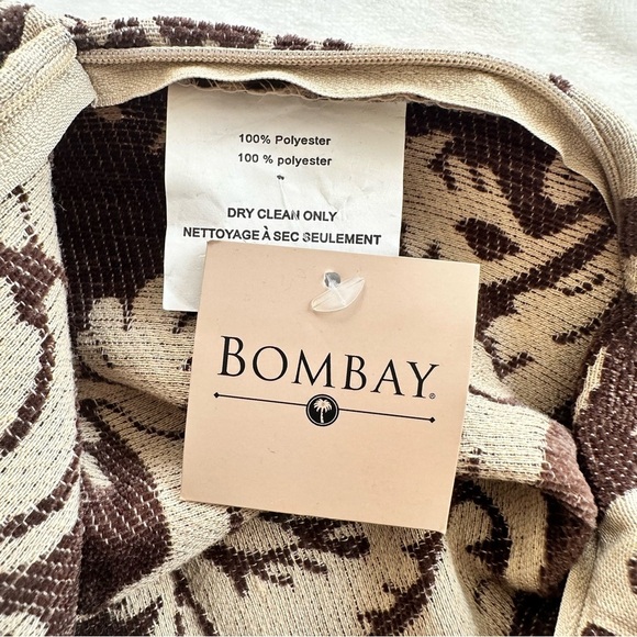 Bombay Company Pair of Damask Print Decorative Pillow Cases - Picture 8 of 9